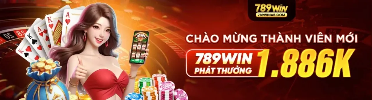 Bàn Poker với chip và bài